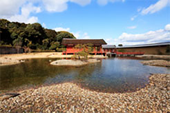 復原された東院庭園の写真