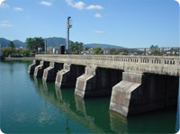 瀬田川南郷洗堰(旧洗堰)