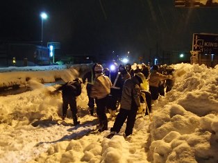 2/7除雪作業状況(丸山高架橋側道部)