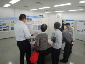 土石流実験の実演風景