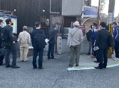 視察の様子A