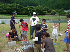 鮎を焼いていま〜す。