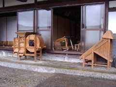 裏地さん宅:農機具展示