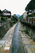 湯の峰 温泉街道