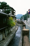 湯の峰 温泉街道