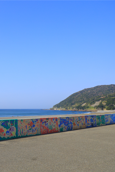 煙樹ヶ浜 防波堤の絵