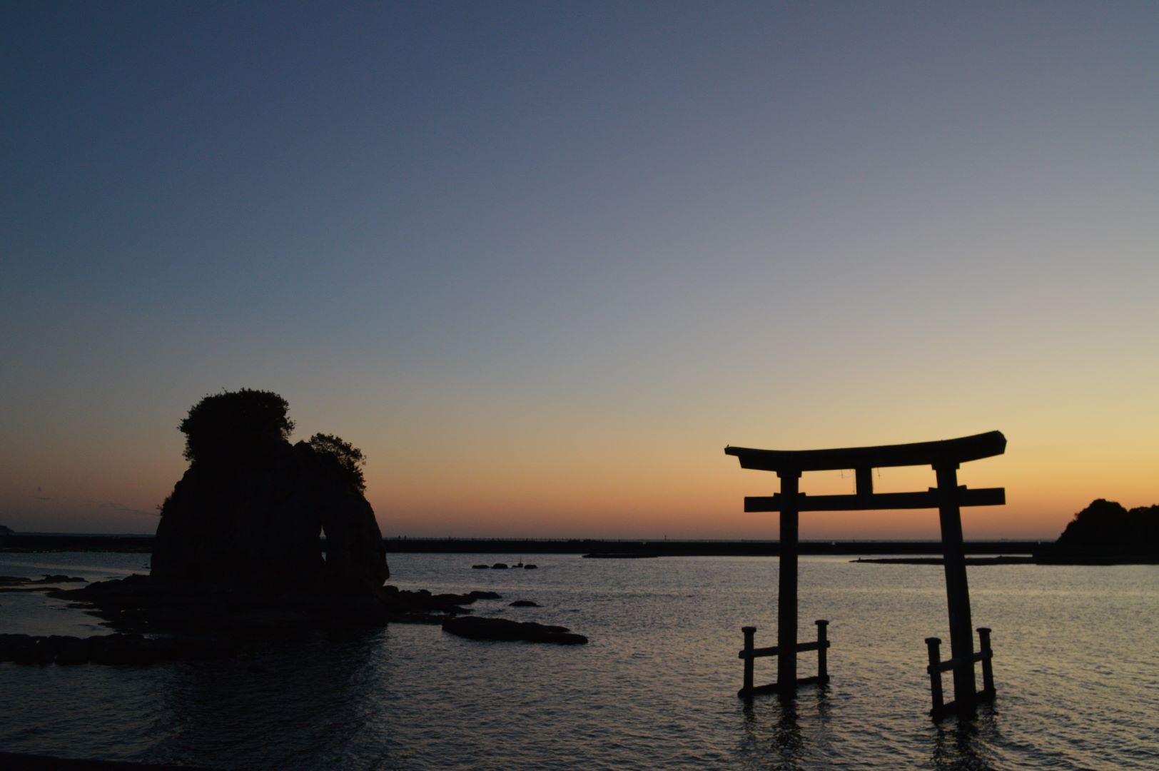 海の中の大鳥居