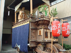 準備のできた本町の「お笠」