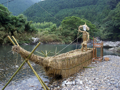麦わらで作られた流れ餓鬼