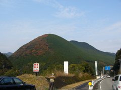晩秋!二色になる山