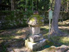 熊野本宮大社境内の和泉式部の祈願塔