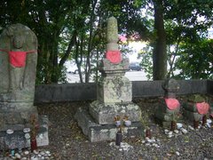 尼将軍供養塔