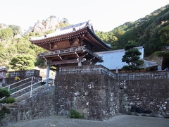 霊巌寺山門