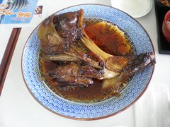マグロのカマの巨大なあらだき