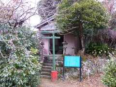 松の前の庚申堂全景