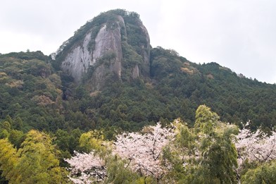 天柱岩