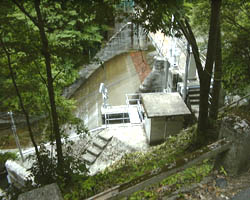 池津川取水施設を上から撮影した写真