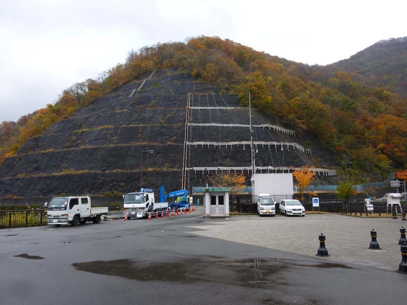 ダム右岸側