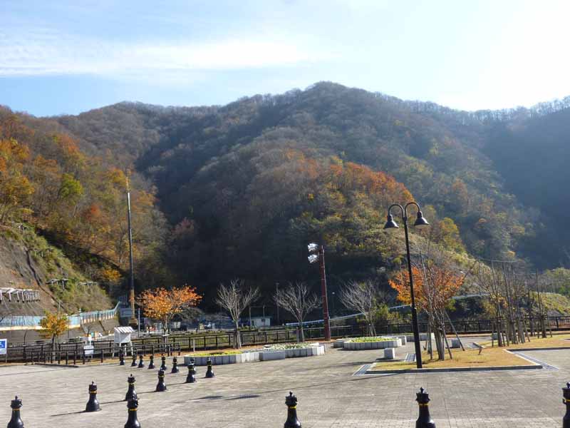ダム右岸側