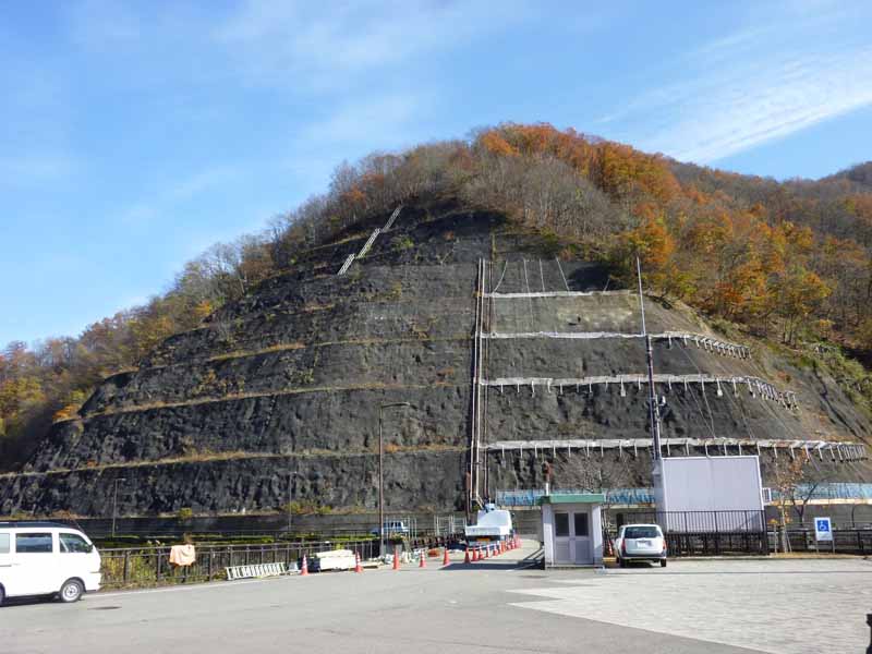 ダム右岸側