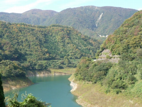 貯水池中流部