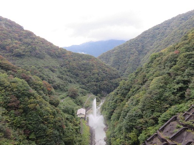 堤体 下流方向
