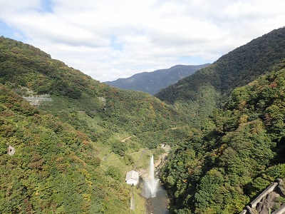 堤体 下流方向