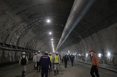 トンネル内