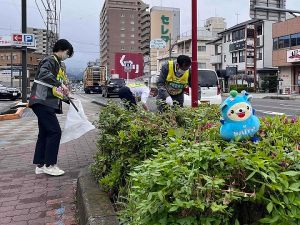 清掃・除草等の美化活動の様子１