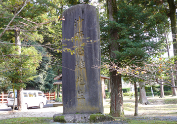 出石神社の沖野忠雄の石碑