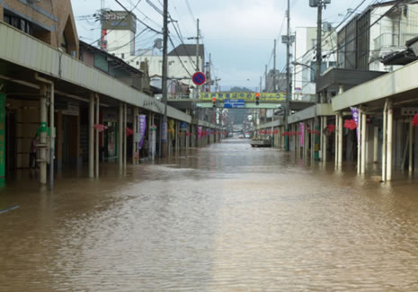 台風翌日の豊岡駅前商店街