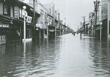 水につかった元町通