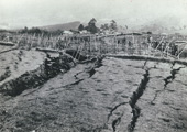 昭和7年2月4日　井戸の本付近の田畑地割れ