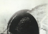 昭和7年7月25日　西口隧道上り線入口の亀裂及び崩壊陥没