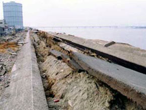 酉島川表護岸の被災状況